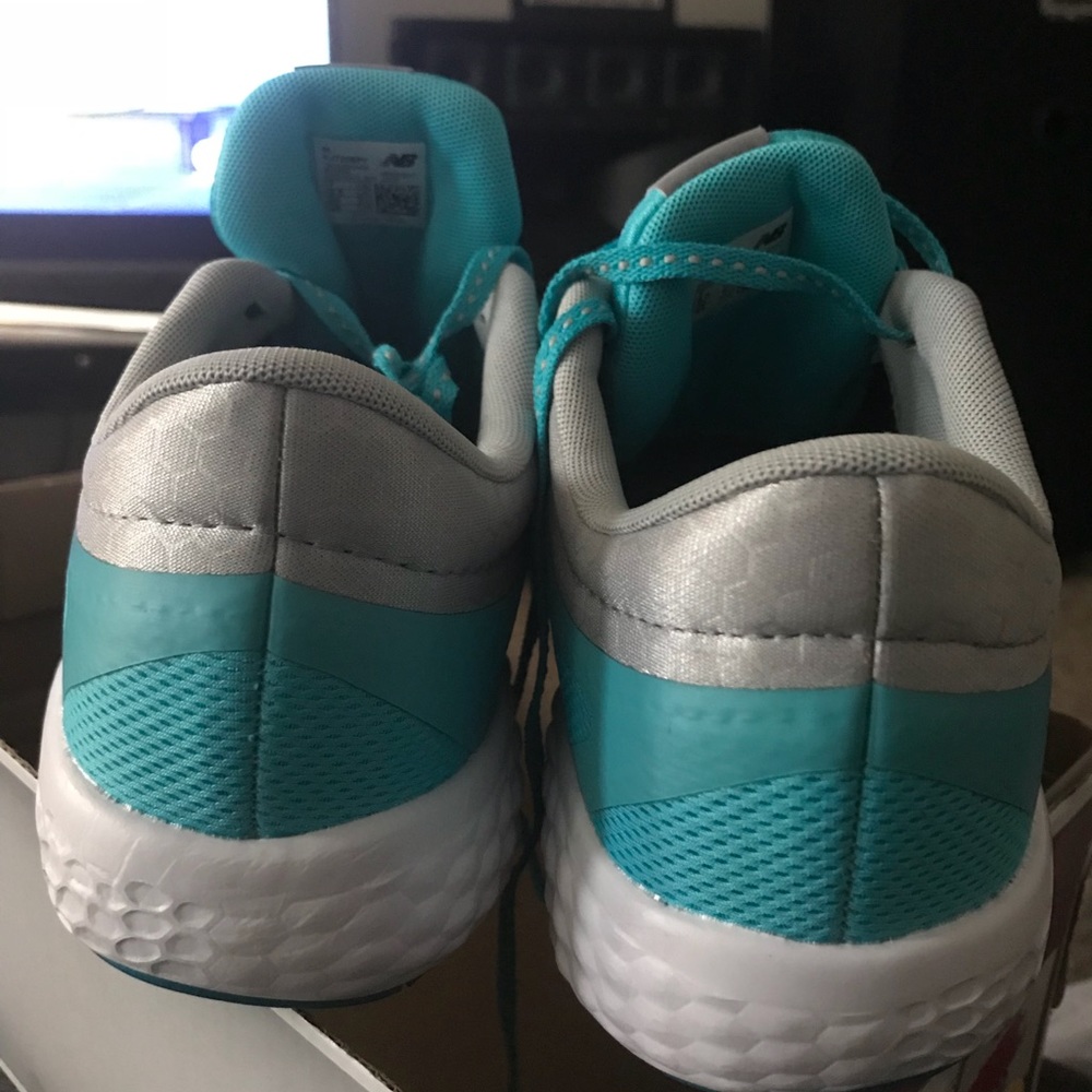 NWOT Kids Blue & Silver New Balance Running Shoes - Picture 2 of 3